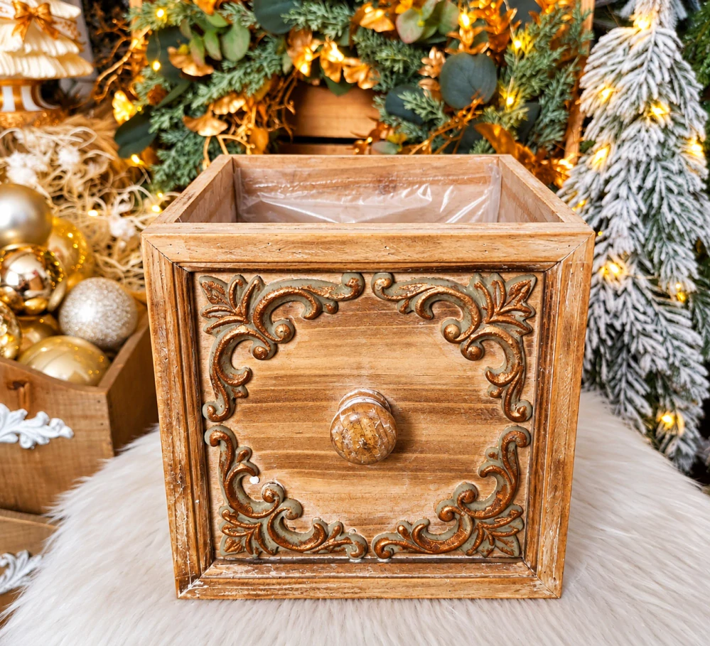 Drevený box na aranžovanie s ornamentom 17 × 17 cm