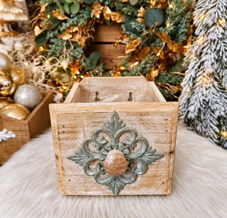 Drevený box na aranžovanie s ornamentom 11 × 11 cm
